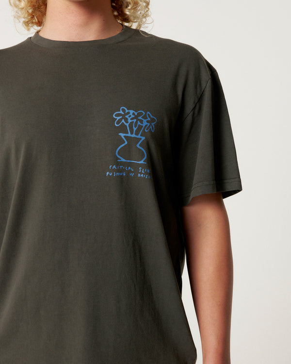 Daisy Tee | Phantom | Critical Slide