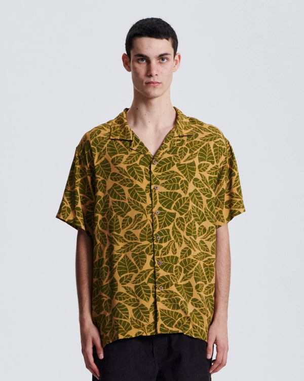 Scrub S/S Resort Shirt | Tan | Critical Slide