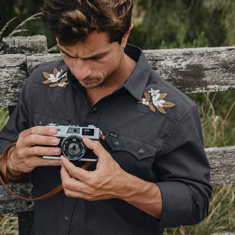 Crosscut Deluxe Snapshirt | Orange Blossoms : Antique Black